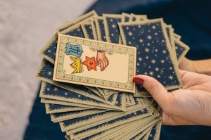 导演肯定也知道卢昱晓的手好看，盘点那些被手惊艳到的瞬间