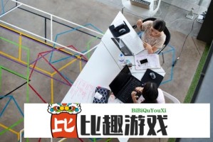 暖心！女子开挖掘机帮老人挖树根，邻里互助显真情