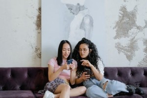 伯克希尔股东否决有关多元化和人工智能的提案