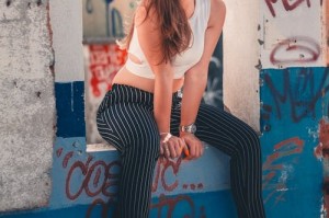 张桂梅的骄傲：华萍女高学生毕业入伍跪谢恩师