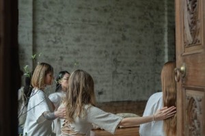 美元霸权终结？专家称关税战恐动摇其储备货币地位