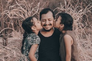 何雁诗分享患病儿子就读特殊学校经历，网友纷纷送祝福