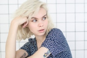 被泼汽油致残女孩的惨痛经历：为何这样的悲剧屡屡发生？