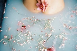 韩彩英岁状态引热议，女神是如何逆生长的？