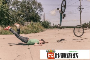 男子称花万做臀部整形被骗 专家资质成谜