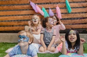 生在这家背辈分不亚于高考？当代年轻人如何应对家族压力