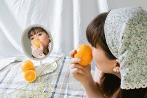 遇到女流眼泪翻白眼害羞脸红时，高情商的人都这样做