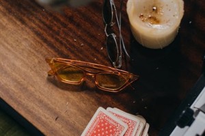 专约老阿姨精神小伙返场背后：网络文化的又一次狂欢