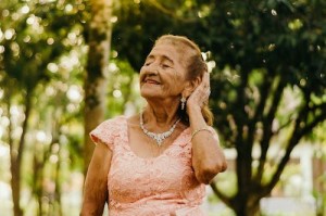 钢腿女孩的梦魇：世界坍塌 她的勇气却让生命重新站立